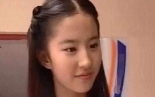 娱乐吃瓜刘亦菲,娱乐圈的瓜田，她如何成为焦点女神？